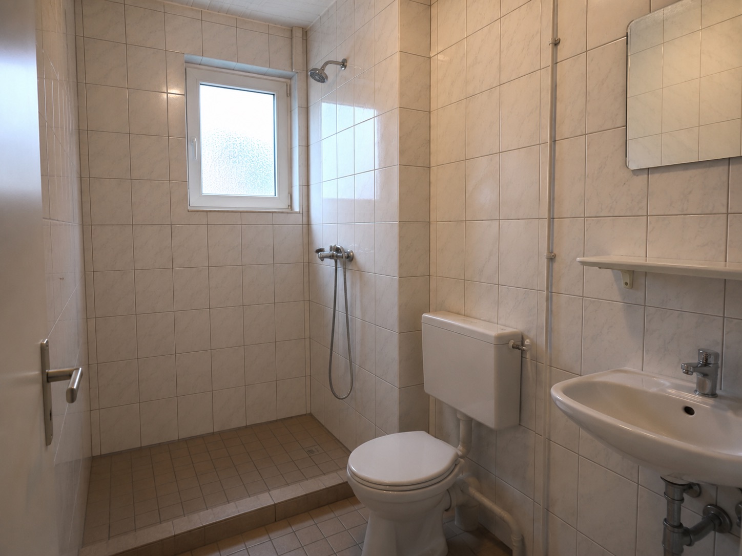 Impersi Global BV Complete Complete badkamerrenovatie in Den Haag before